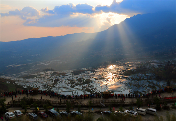 紅河(hé)研學旅行(xíng)；紅河(hé)旅遊包車(chē)；元陽新街(jiē)鎮晉升“國”字号鄉村旅遊重點鎮，還(hái)沒去過的快走起！